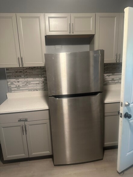 Kitchen - 7125 S Woodlawn Ave