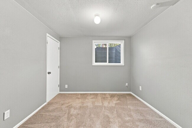 Building Photo - $2,040.95- 4 Bed, 2 Bath Home in CO Springs with Big Fenced-in Yard!