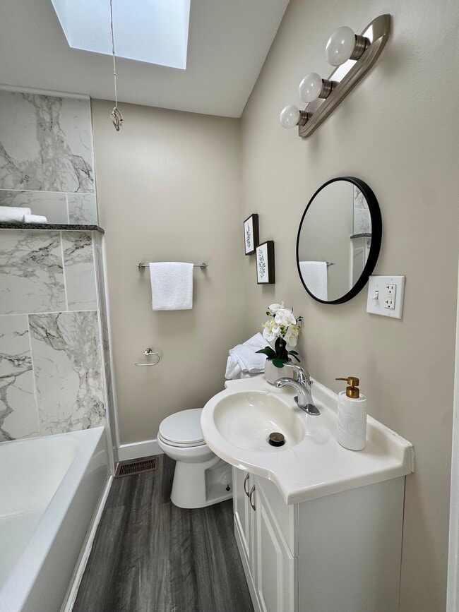 Building Photo - 3704 Beehler Ave