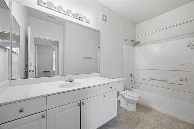 Building Photo - 4008 Hemingway Cir