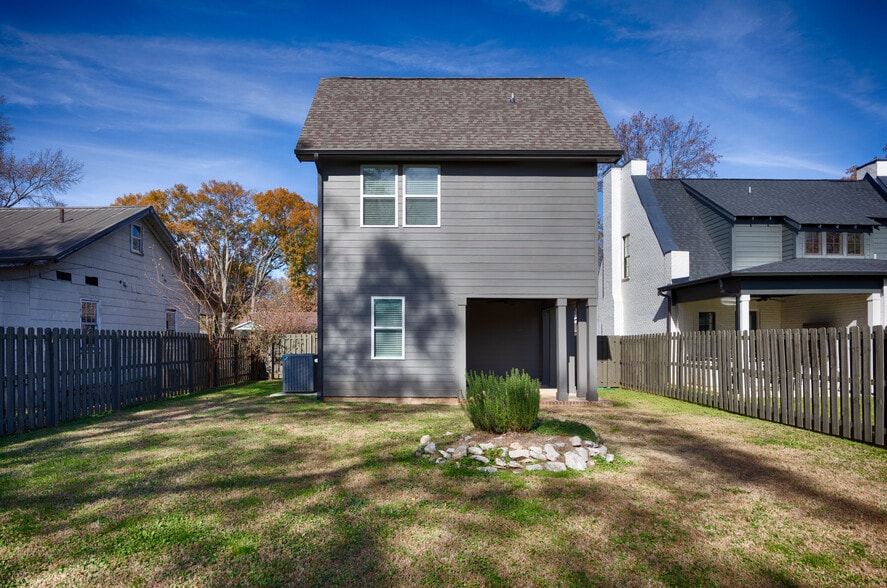 Building Photo - 2907 8th Ave SW