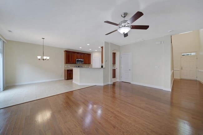 Building Photo - Lovely 3 Bed 2.5 Bath Townhome in Blakeny