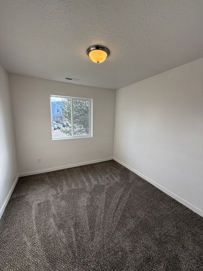 Building Photo - 5697 E Surfers Pt Ln