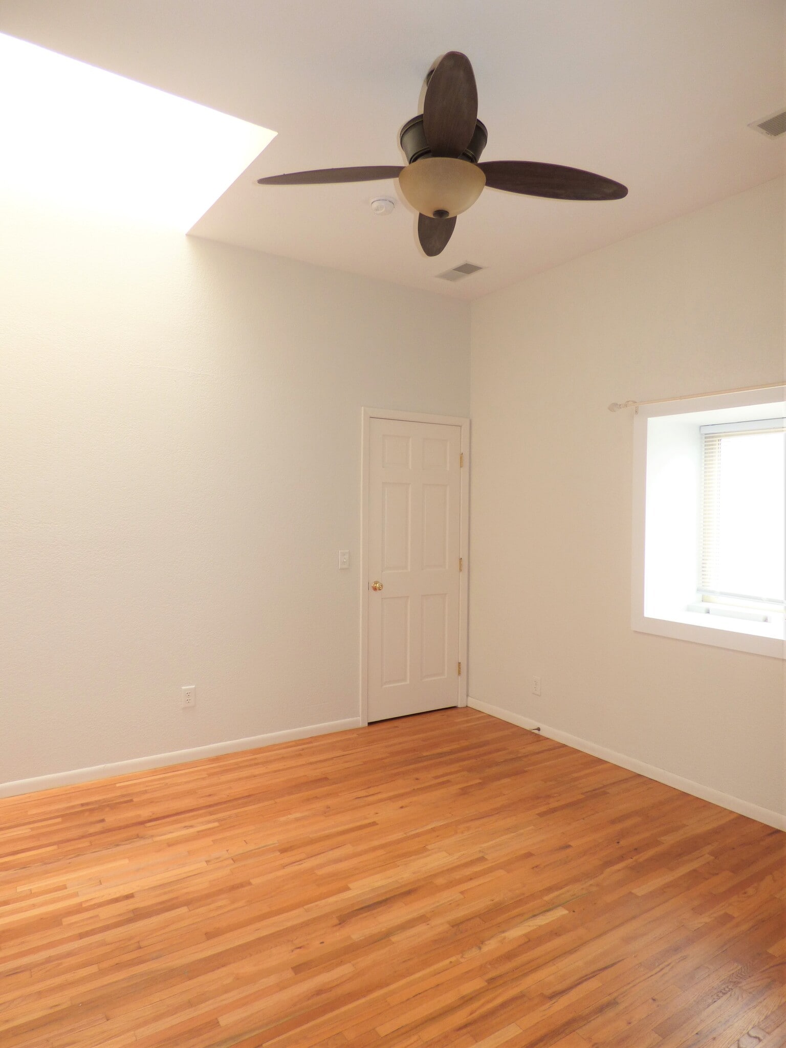 Bedroom - 325 Broadway Ave S