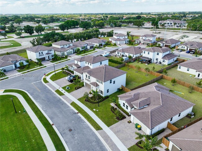 Building Photo - 2333 SE 28th St