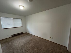 Building Photo - 9227 Interlake Ave N