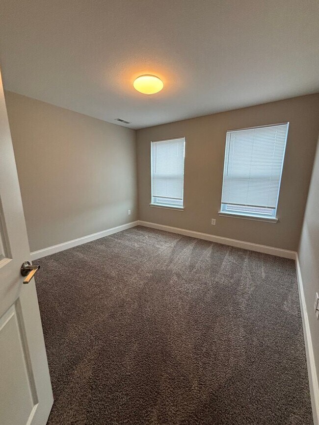 Building Photo - Beautiful Townhome in Cannosburg!