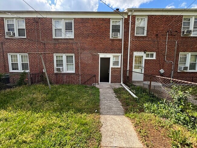Building Photo - 4 Bedrooms 2 Bathrooms, 21239