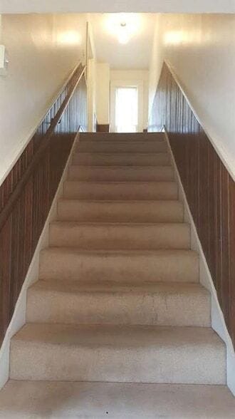 Building Photo - 316 1/2 E 7th Street Unit