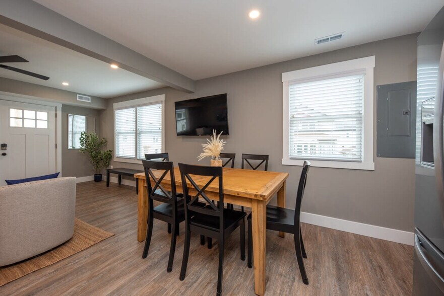 Building Photo - 1142 Simpson Ave