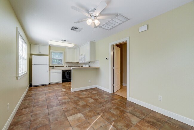 Building Photo - 4527 Avenue B