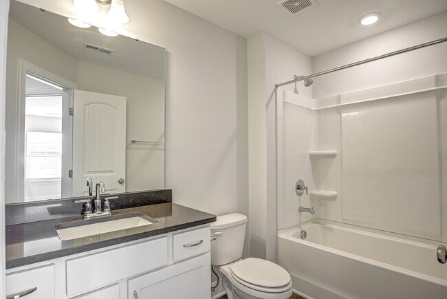 Building Photo - 3/2.5 Townhome Close to Southpoint w/ Garage!