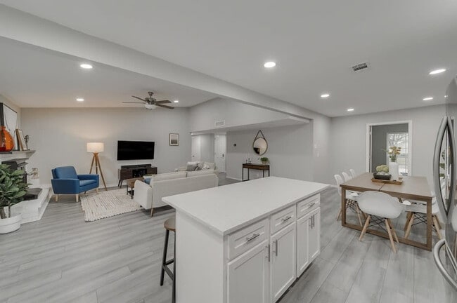 Building Photo - 2922 Clover Valley Dr