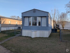 Building Photo - 13 Wisteria Dr