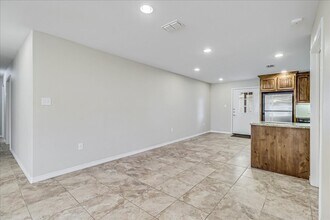 Building Photo - 2111 E Lott Ave