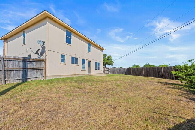 Building Photo - 722 Lavaca Loop