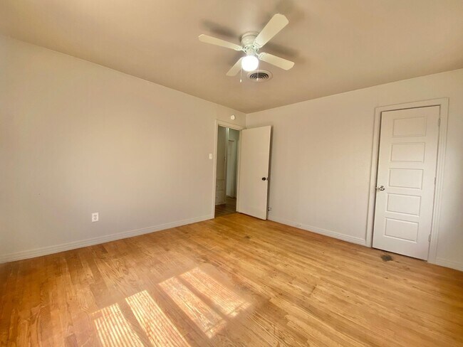 Building Photo - 2 bed 1 bath now available in Heart of Lubbock