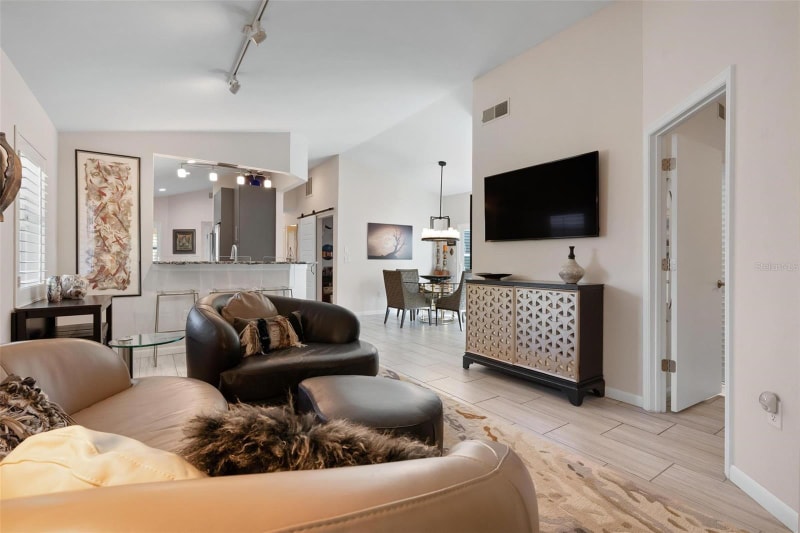 Building Photo - 226 Chartley Ct N