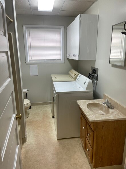 Bathroom - 432 Roanoke Blvd