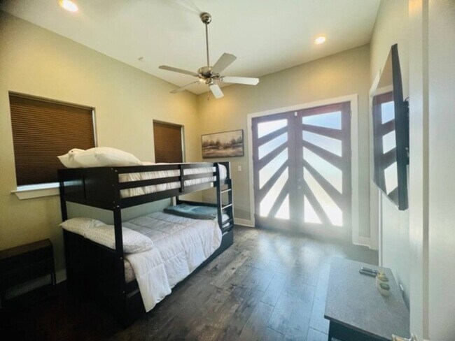 Building Photo - 1518 Tarley St