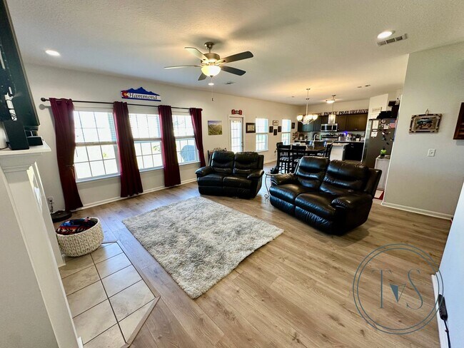 Building Photo - SPRING MOVE-IN SPECIAL: $1000 OFF 1ST MONT...