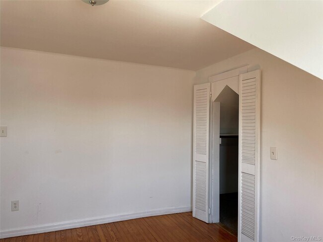 Building Photo - 10 Mckinley