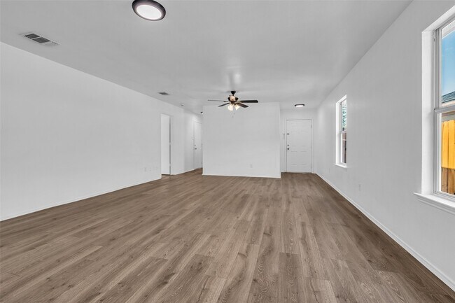 Building Photo - 5239 Roth Forest Ln
