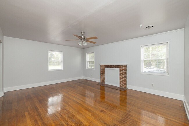 Building Photo - 103/105 Indiana Ln