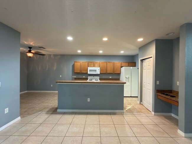 Building Photo - 5-Bed / 4.5 Bath Pool Home Available Now!