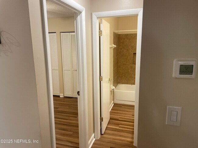 Building Photo - 85 Debarry Ave