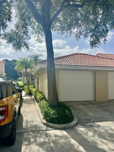 Building Photo - 225 Old Meadow Way