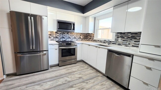 Building Photo - 244-57 Grand Central Pkwy