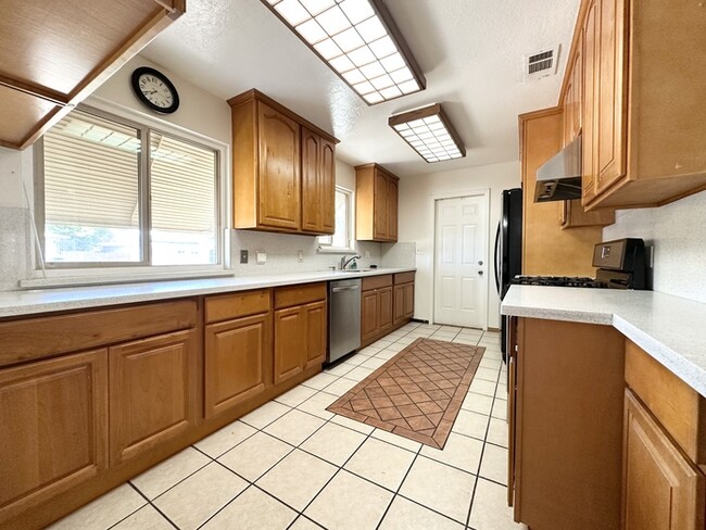 Building Photo - Charming Single-Story Home in Fair Oaks!