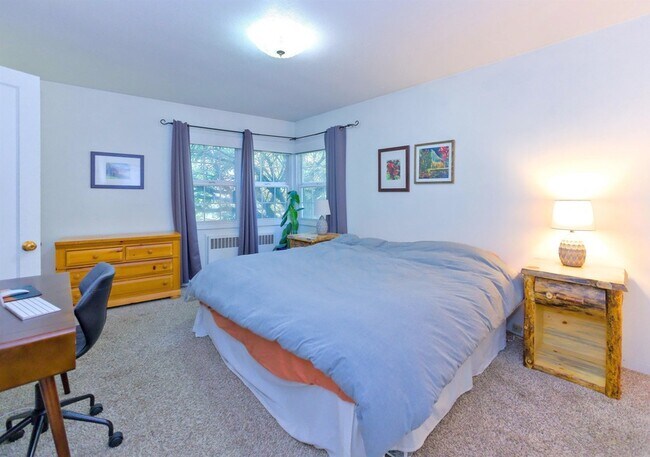 Building Photo - 1027 W 29th Ave