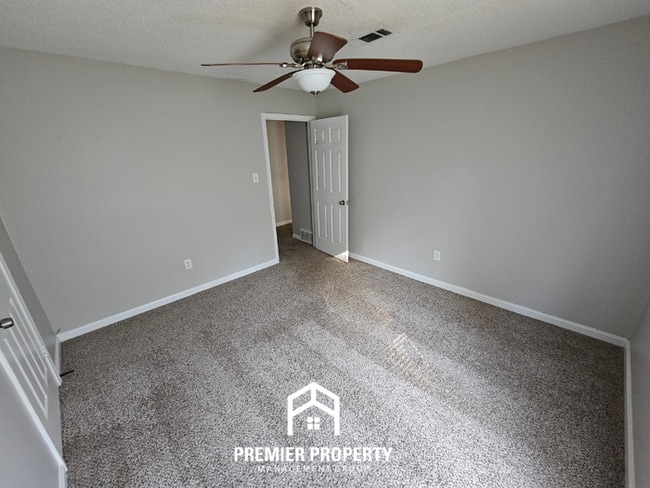 Building Photo - 3006 New London