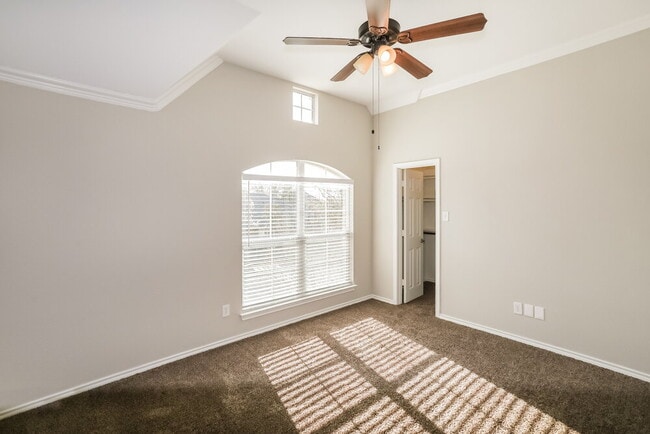 Building Photo - 8645 Glenburne Dr