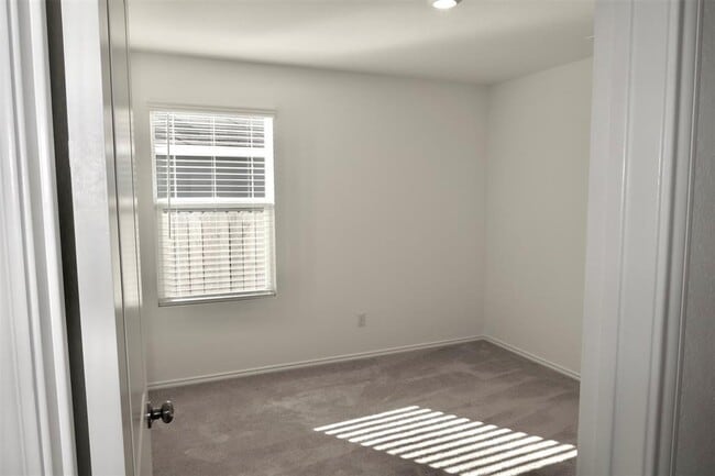 Building Photo - 716 Commander Abbott Dr