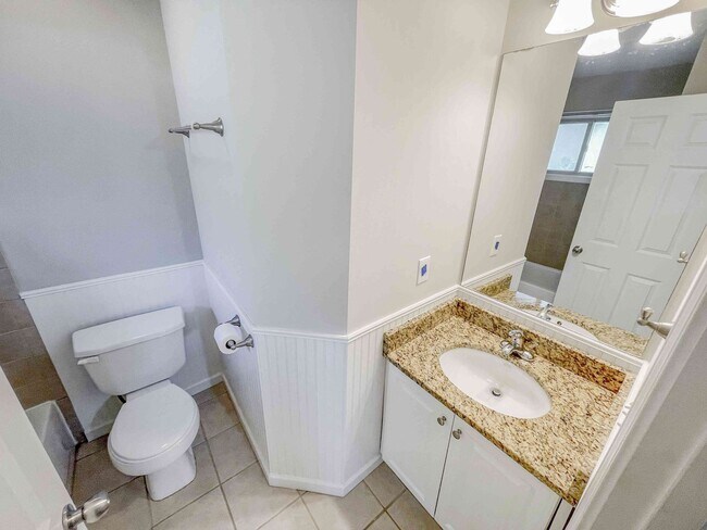 Building Photo - Smyrna 2BD/2.5BA Townhome