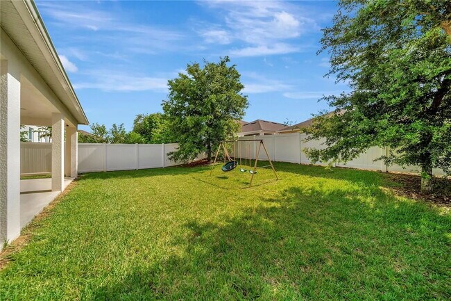 Building Photo - Stunning Fully Furnished 4 Bed Home with Resort-Style Community Amenities