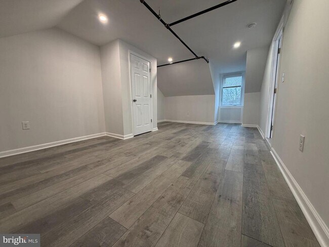 Building Photo - 45 E High St