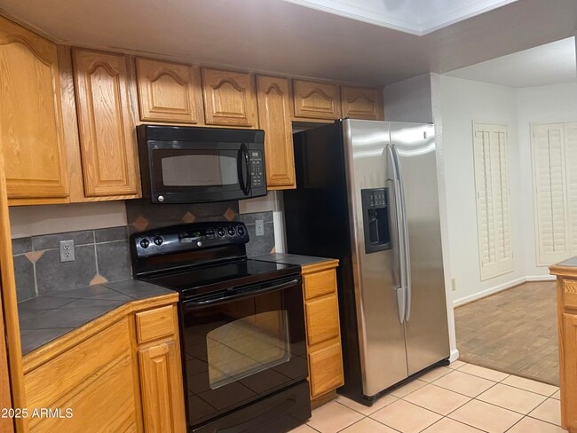 Building Photo - 4325 E Greenway Ln