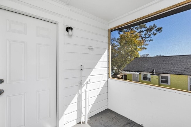 Building Photo - Bright & Updated 2BR Top Unit Duplex | White Kitchen & Stainless Appliances in Saint Petersburg