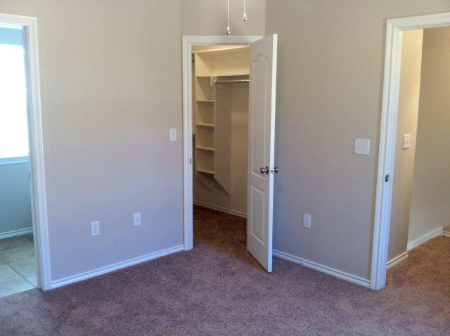 Building Photo - Coming Soon! 1 Bedroom 1.5 Bath Townhome f...