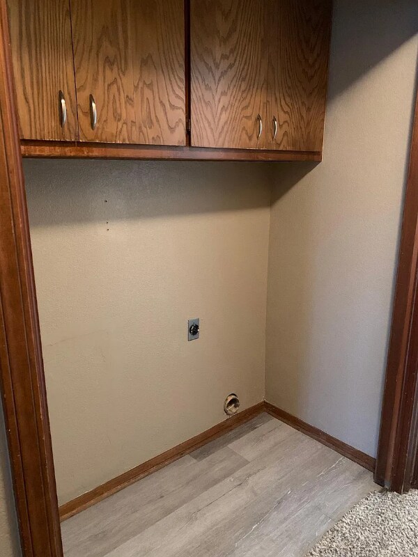 Building Photo - 120 Vinita Dr