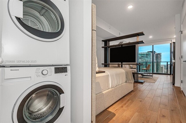 Building Photo - 398 NE 5th St