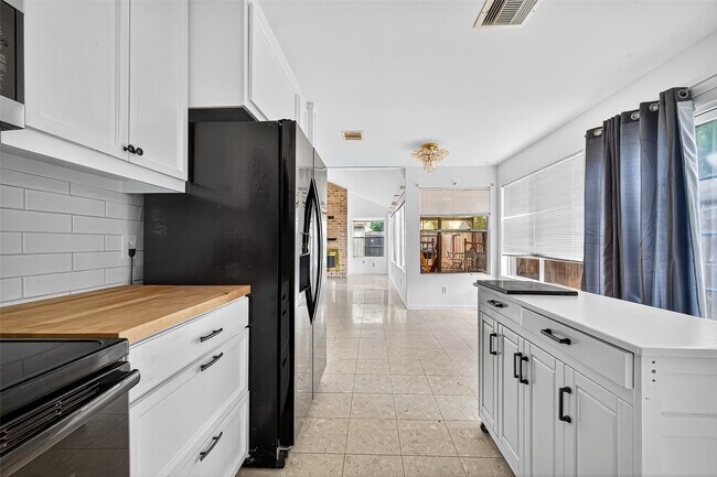 Building Photo - 3403 Hillstone Dr