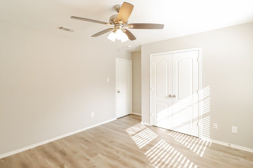 Building Photo - 3113 Lighthouse Dr