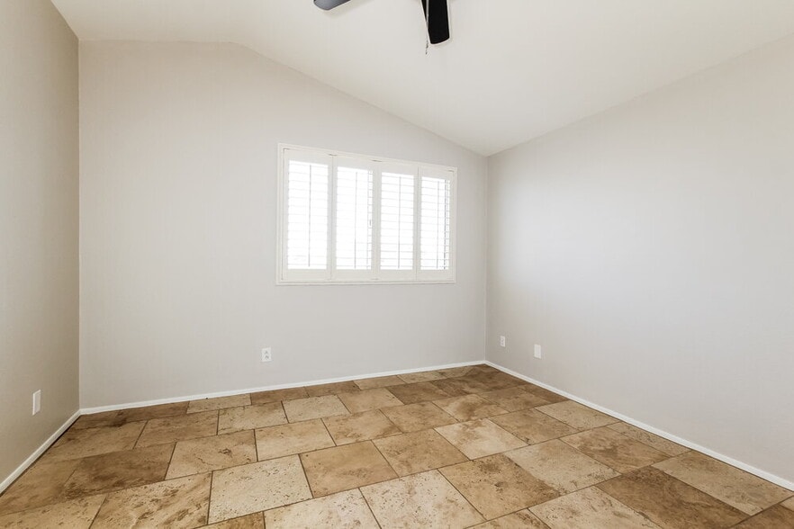 Building Photo - 4039 W Salter Dr