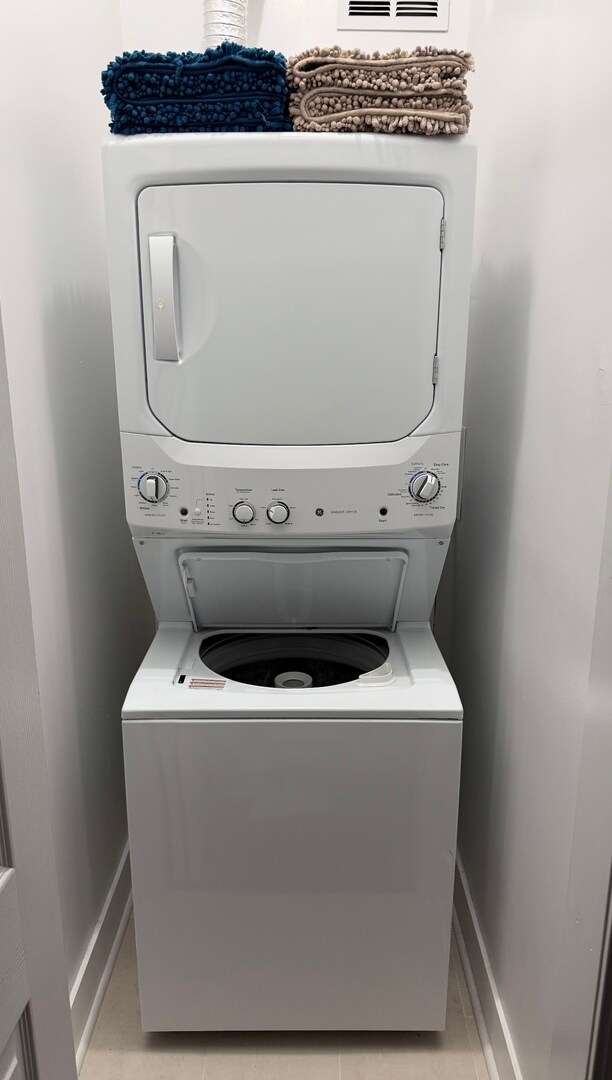 Building Photo - 948 W Addison St