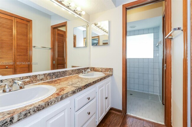 Building Photo - 878 Daffodil Dr